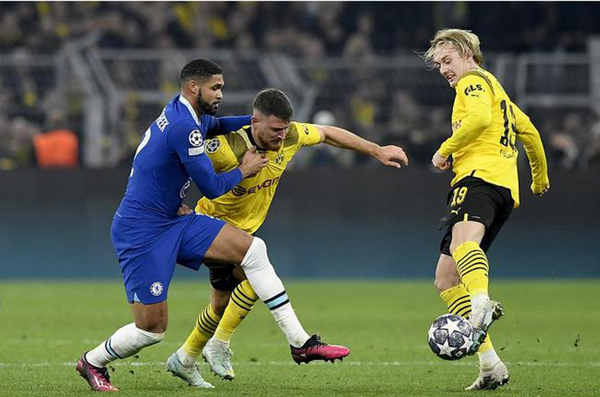 切尔西战胜对手，锁定欧冠小组第一