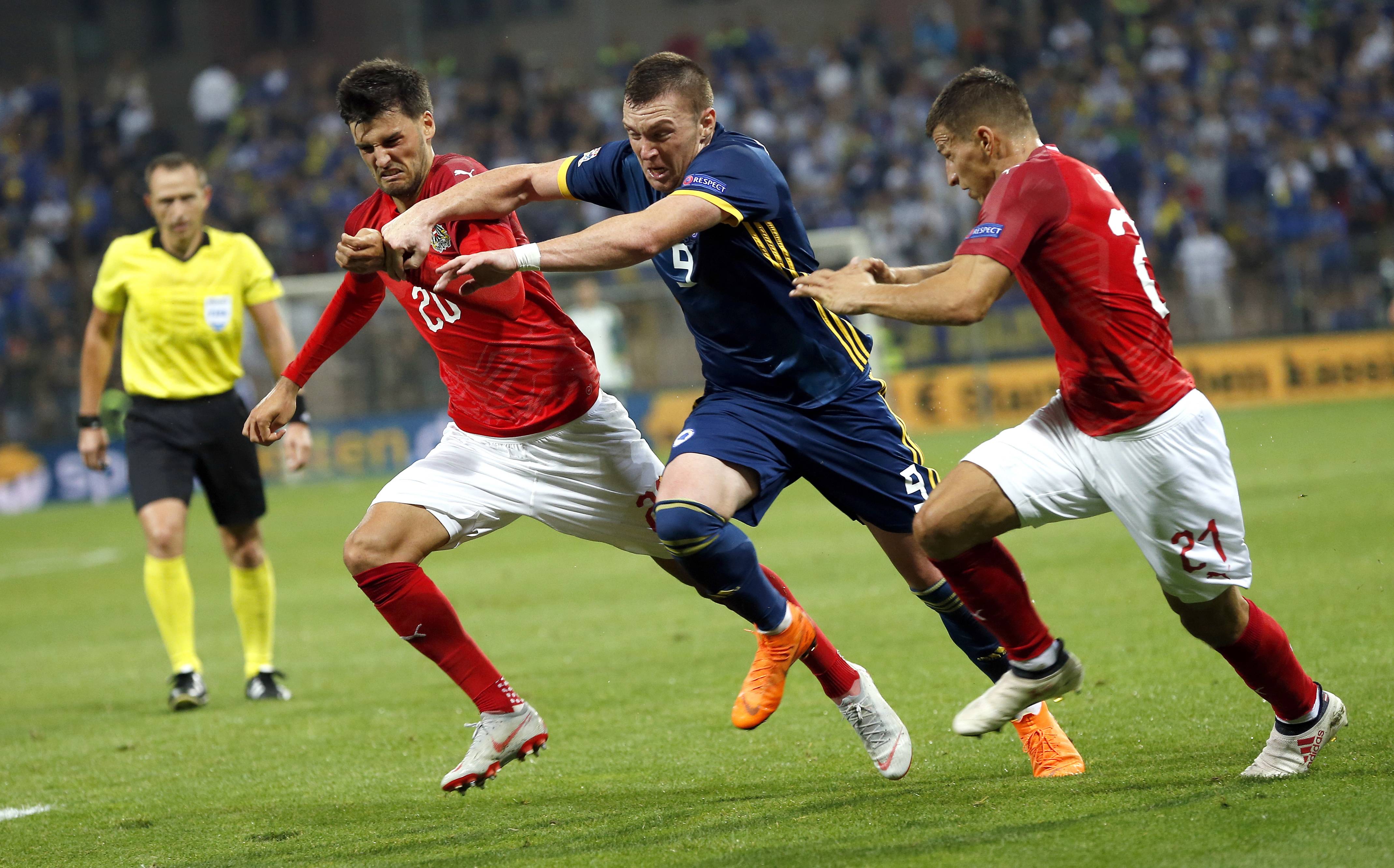 精彩亚洲足球对抗赛引发球迷狂热的简单介绍