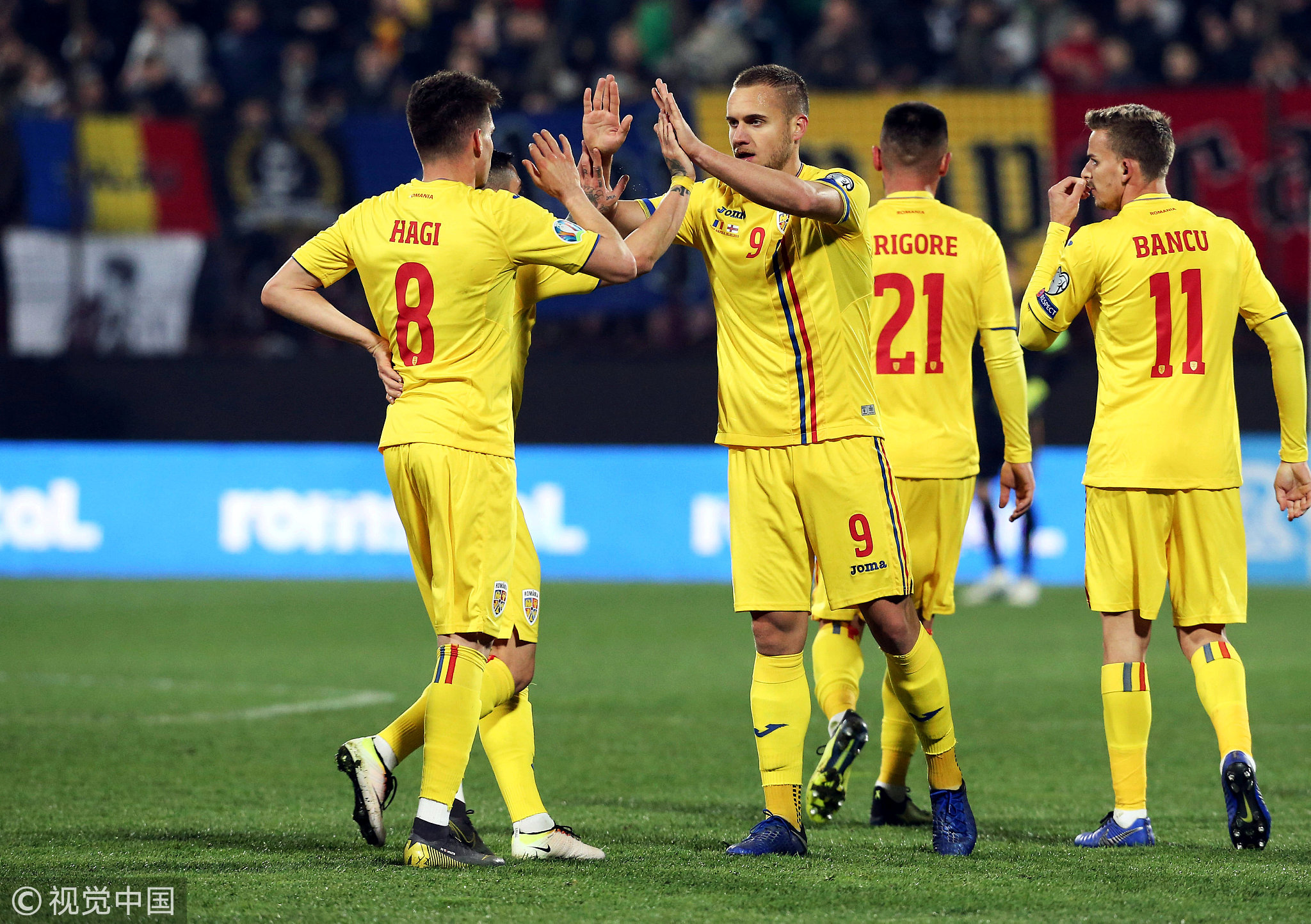 包含罗马尼亚挑战挪威，力争小组出线的机会的词条