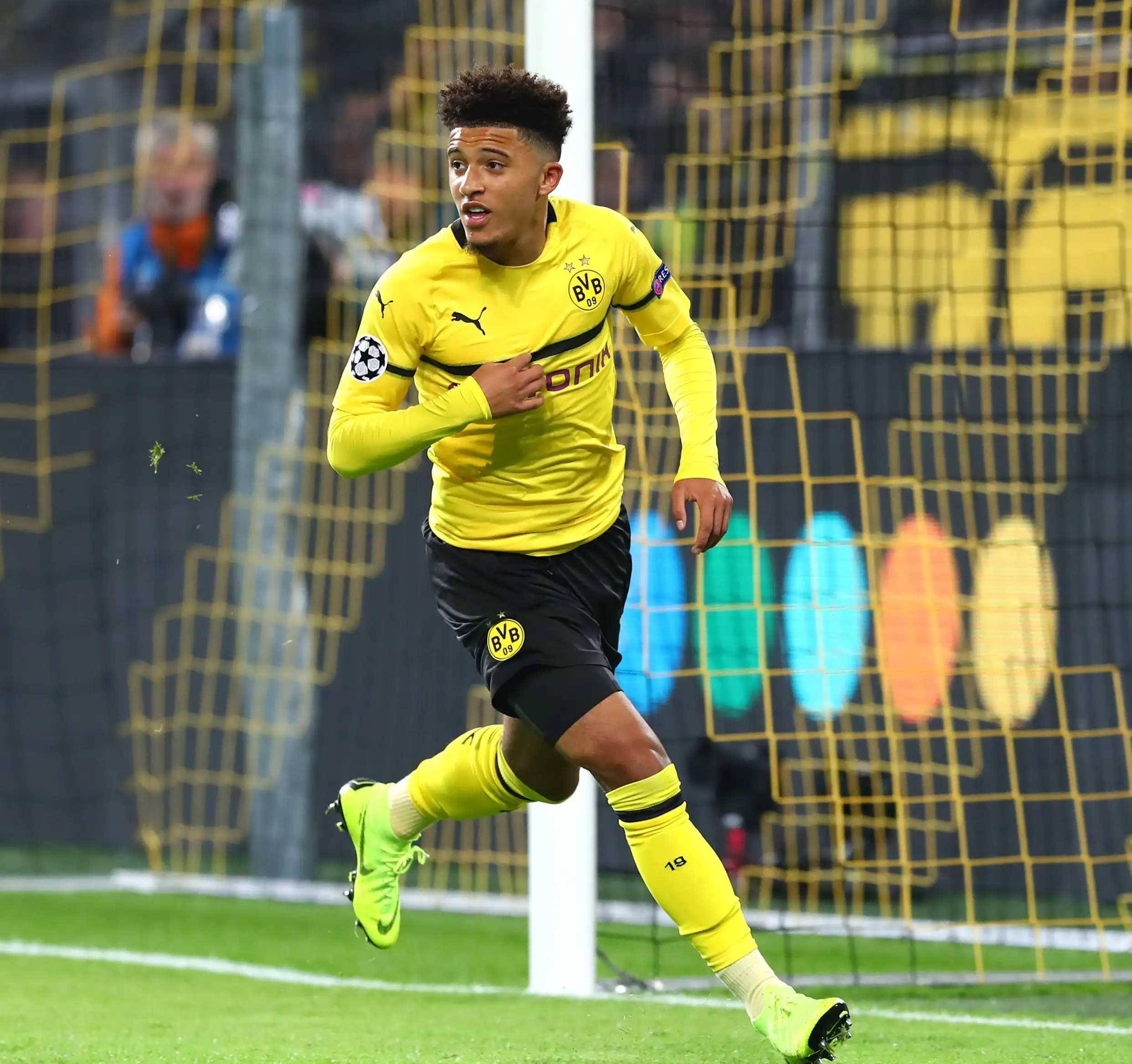 多特蒙德球员全力以赴，力争取得胜利的简单介绍