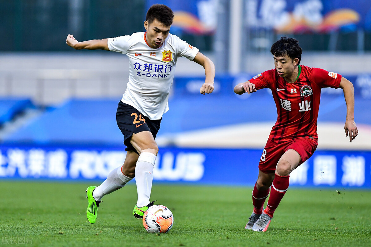 青岛黄海中场大将因伤缺阵，球队实力受损的简单介绍