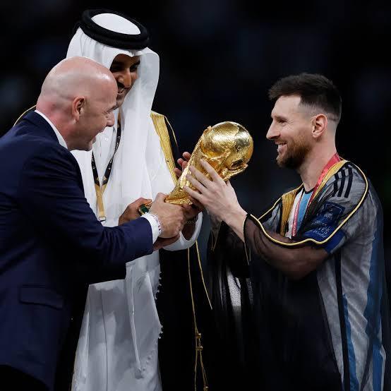 关于梅西新赛季身披亦鲜新战袍将夺取更多荣誉的信息