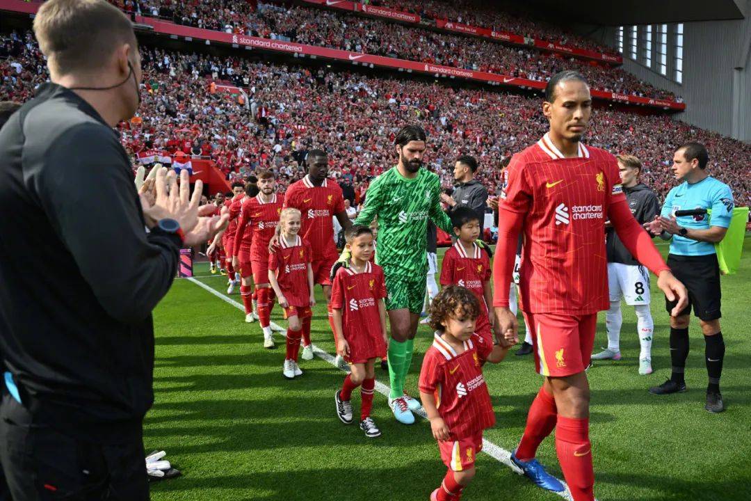 关于利物浦队长表现出色，率领国家队晋级欧锦赛的信息