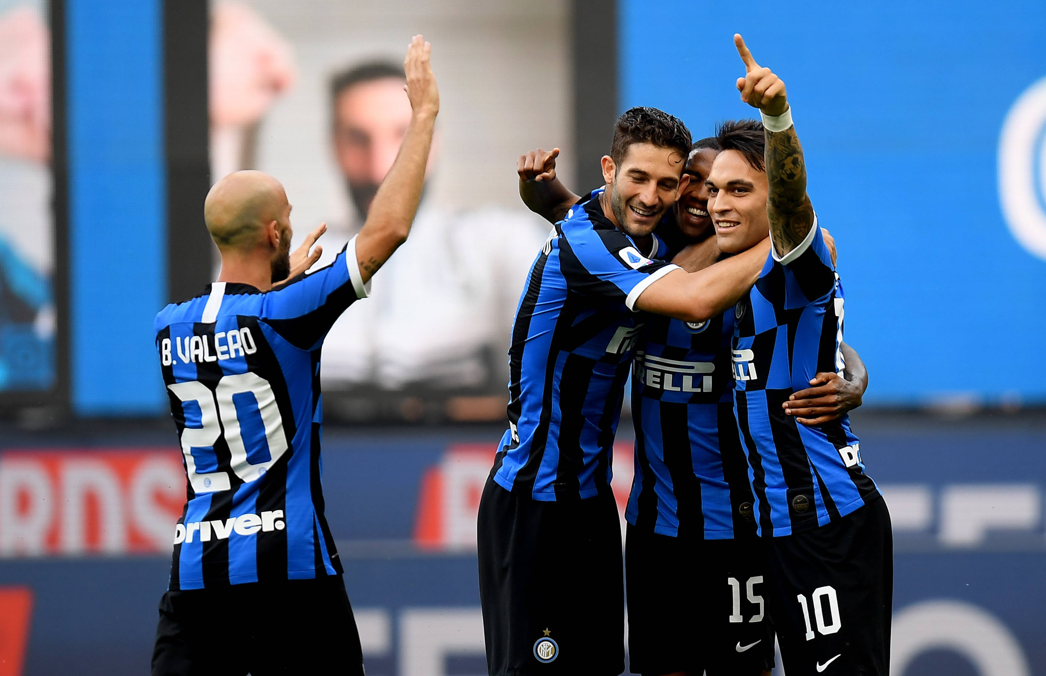 包含亚特兰大客场大捷，取得连胜的词条