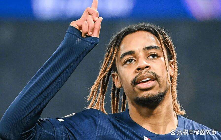 关于巴黎圣日耳曼前锋被曝出与女友分手的信息