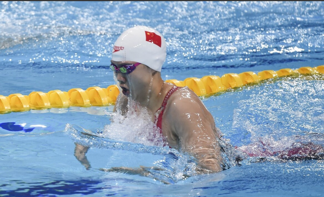 阿根廷游泳选手一路领先夺冠