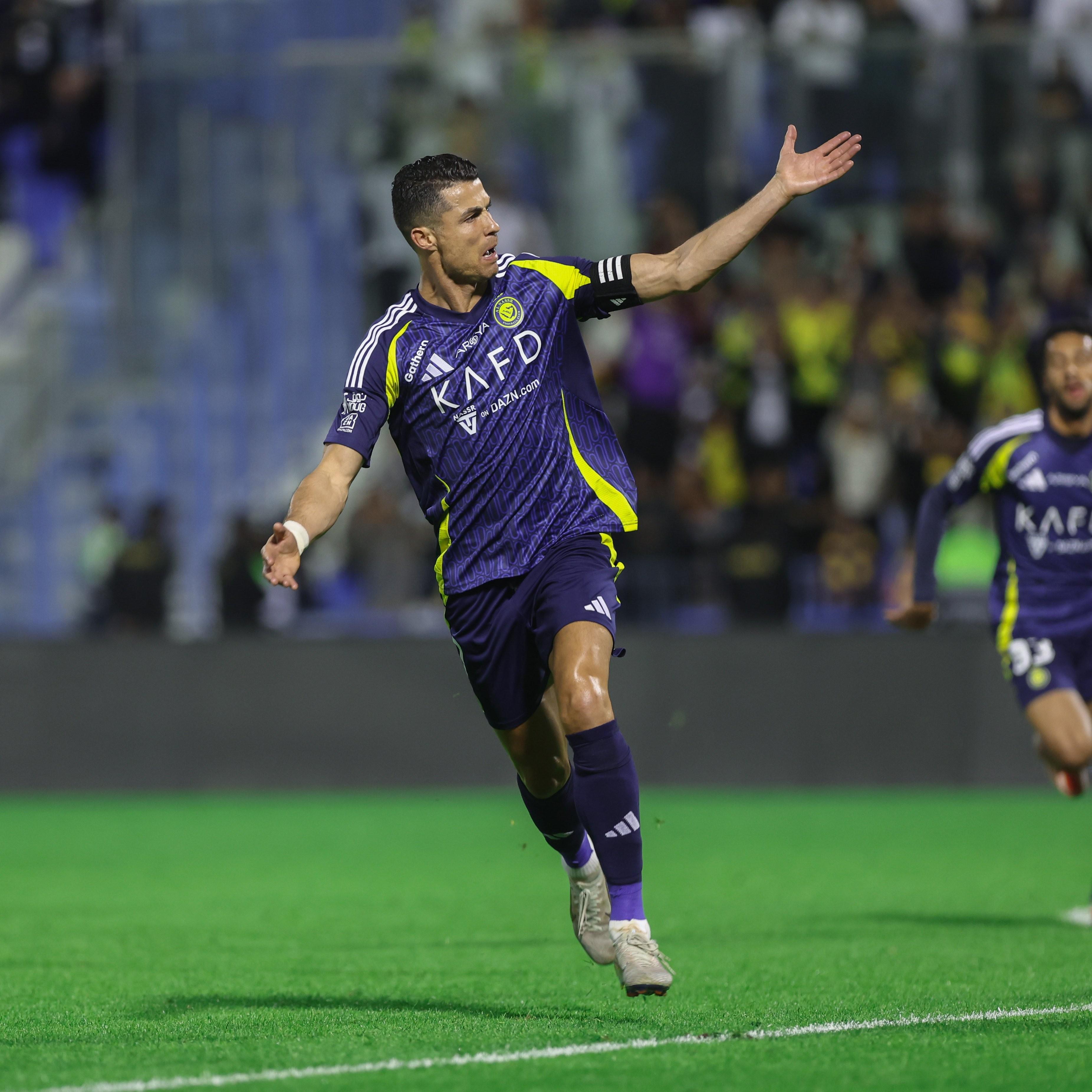 关于那不勒斯前锋实现帽子戏法，助球队取得胜利的信息