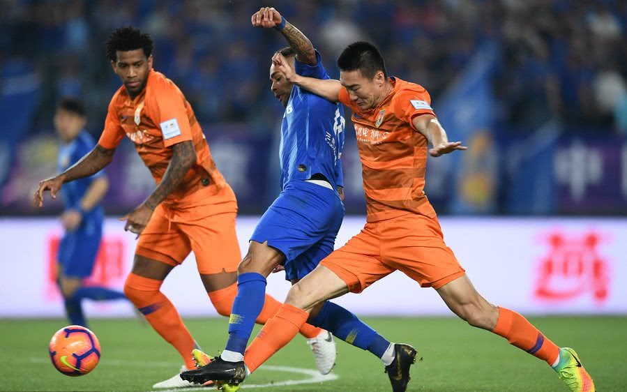 包含鲁能主场逆转东亚，实力展现的词条