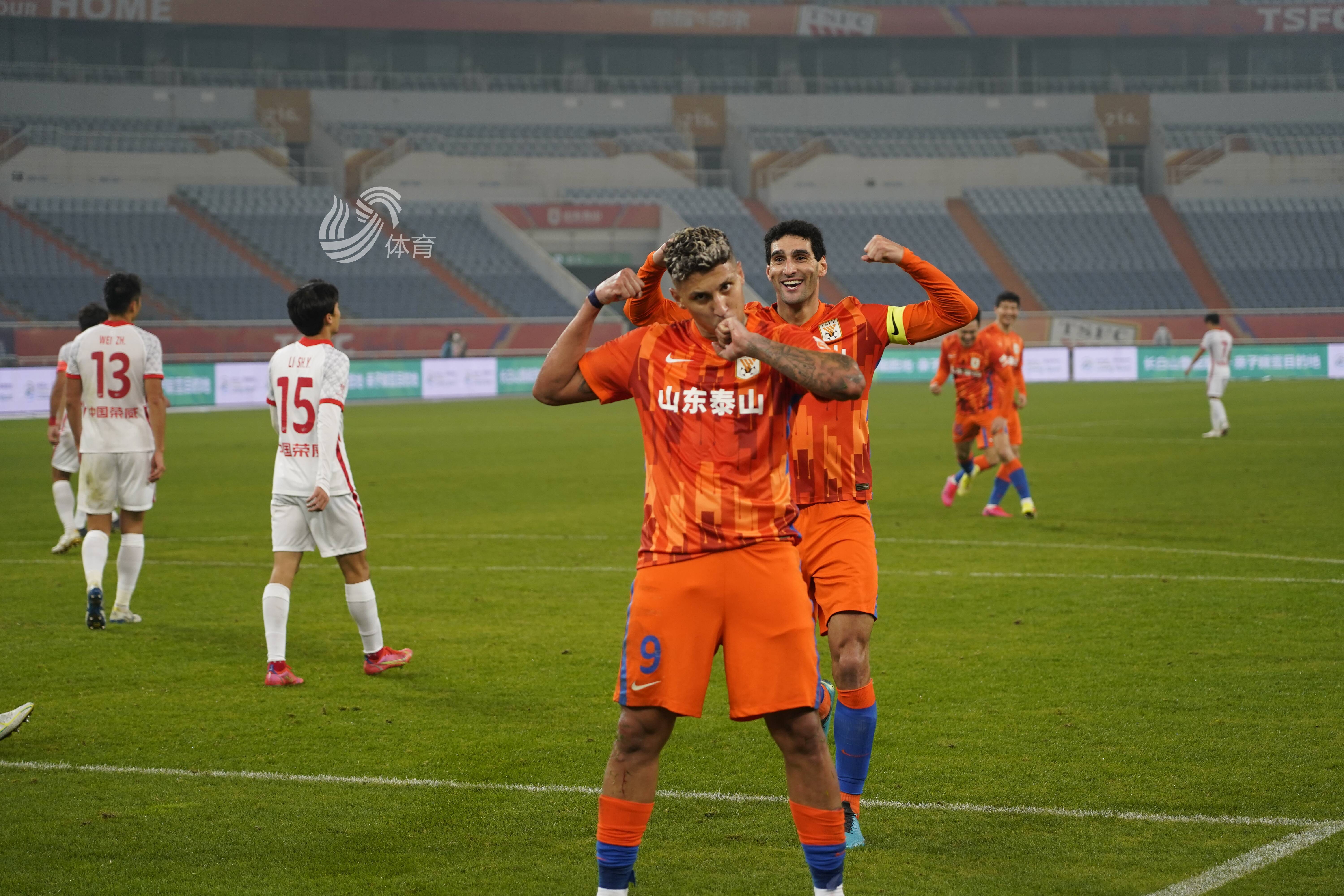 山东鲁能对阵大连一方，谁能占尽先机