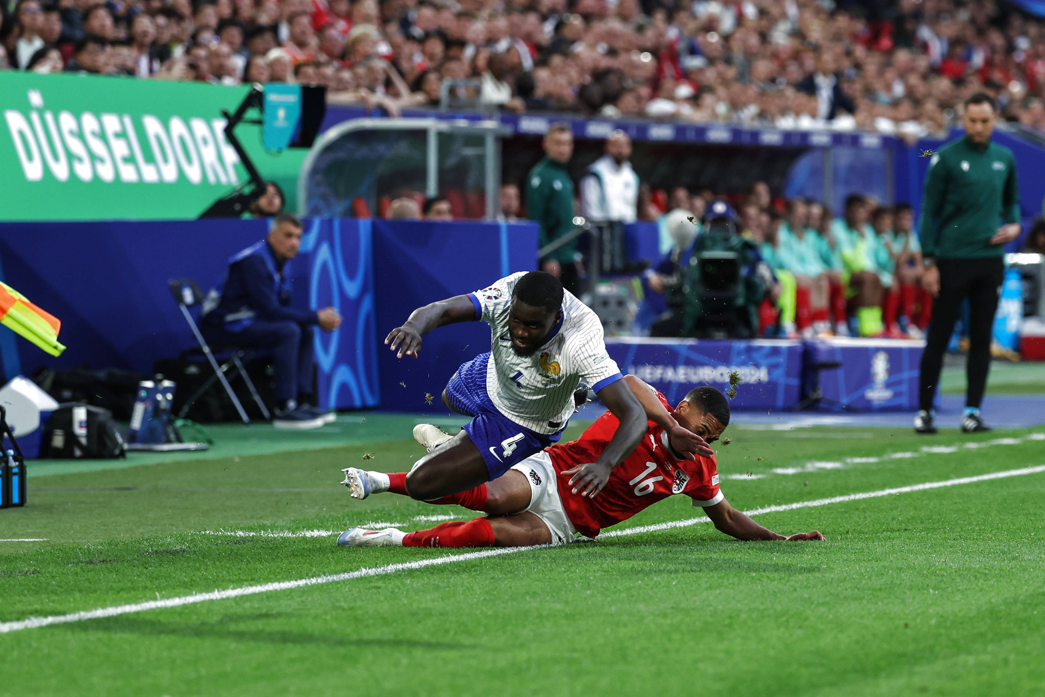 欧洲足球预选赛：比利时战胜法国，锁定晋级名额