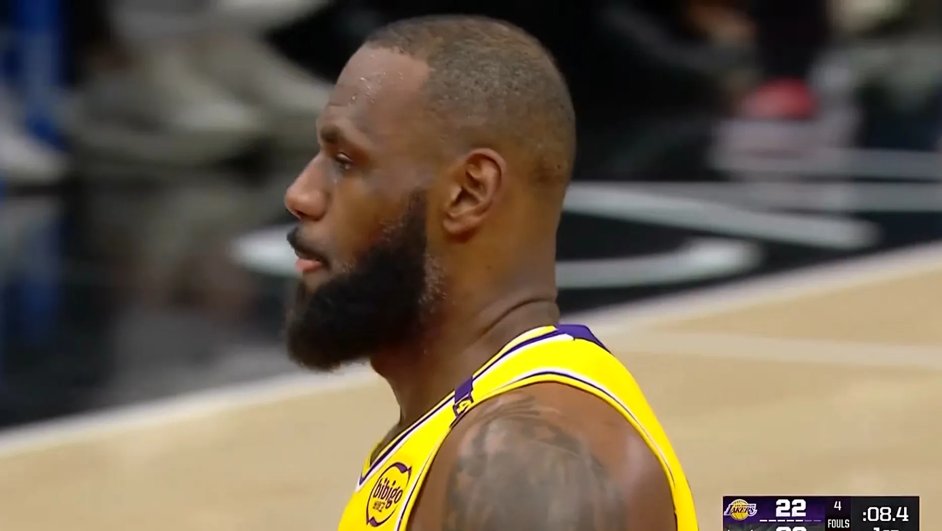 火箭惨败湖人，詹姆斯遭遇尴尬