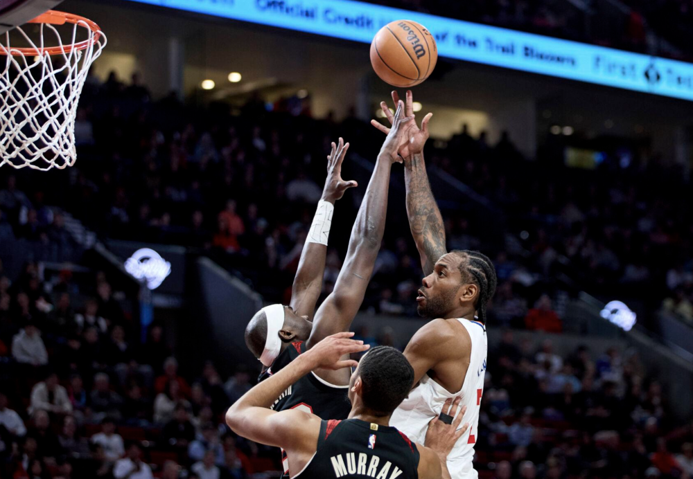 快船战胜开拓者，莱纳德上演绝杀，开拓者客场失利的简单介绍