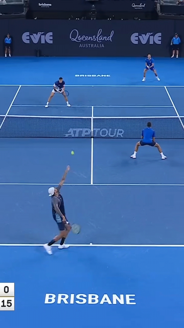 西班牙网球队绝杀美国网球队，克耶高斯惊艳世界的简单介绍