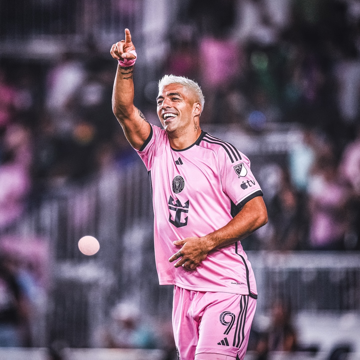 拜仁翻盘美国，苏亚雷斯惊艳世界