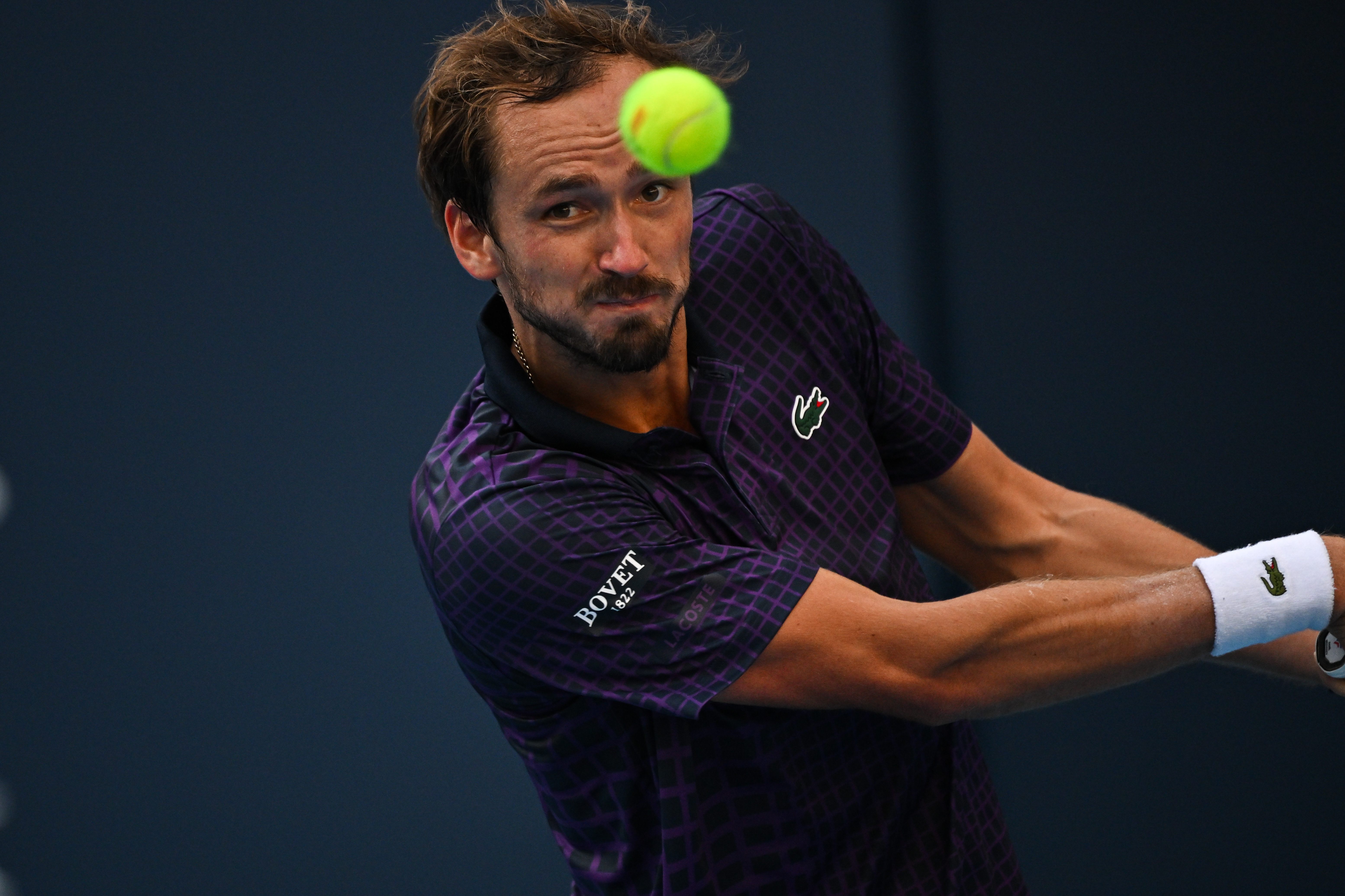 关于英国网球队绝杀法国网球队，梅德韦杰夫惊艳世界的信息