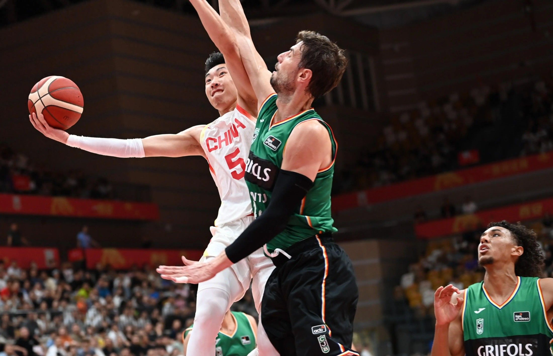 辽宁队绝杀福建队，米切尔带队取胜