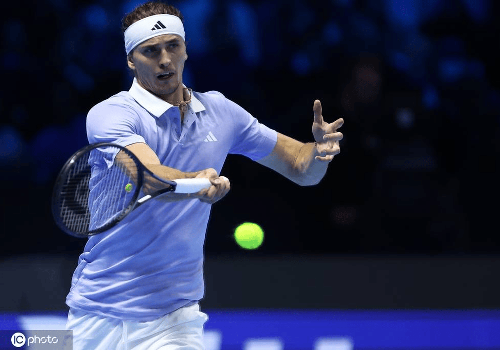 ATP总决赛险胜美网，兹维列夫关键制胜