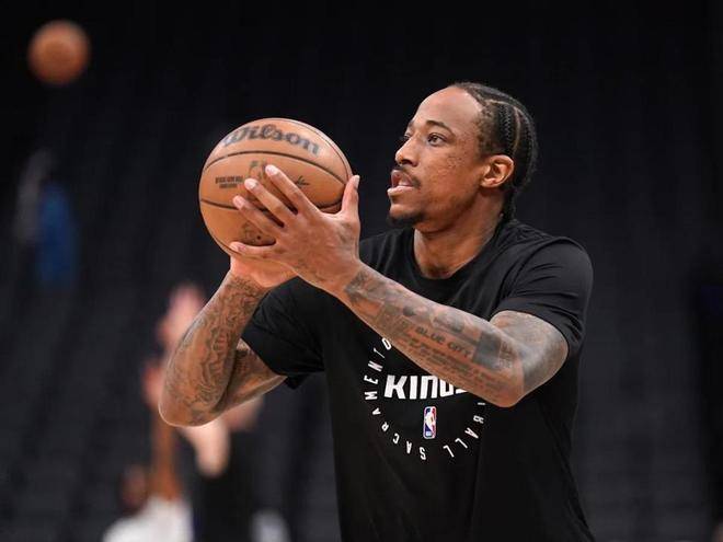 上海队力克国王，德罗赞关键制胜