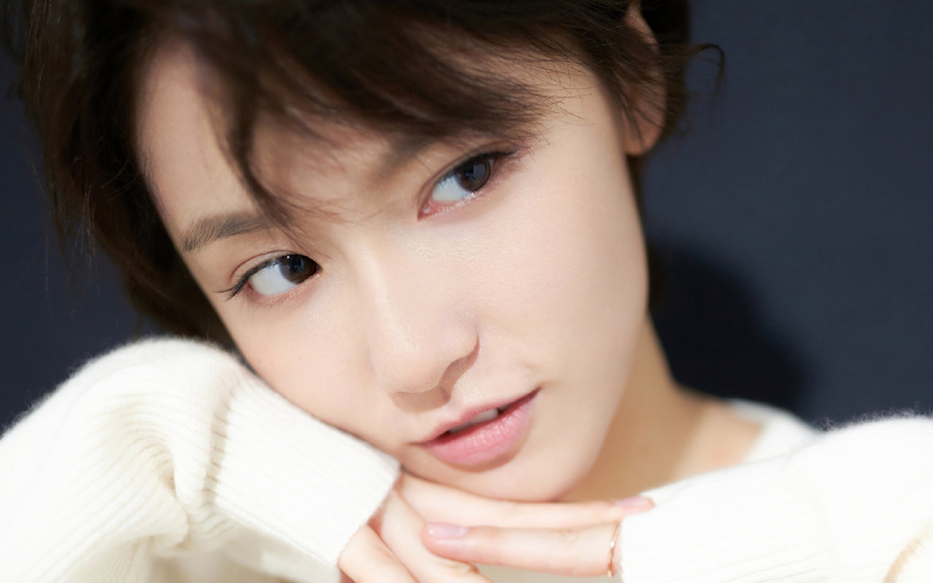 戈贝尔英超狂暴隔扣，深圳队狂胜国王背后，体育大乱斗的终极隐喻