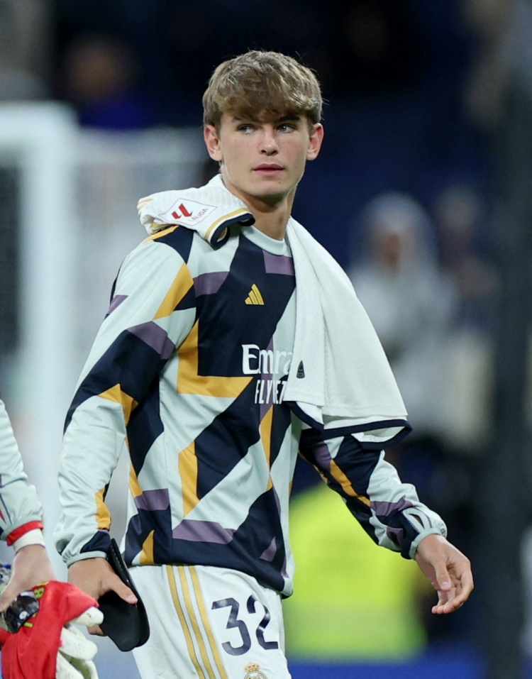 F1街道赛之夜,罗德里戈主宰比赛走向 F1街道赛之夜,罗德里戈主宰比赛走向