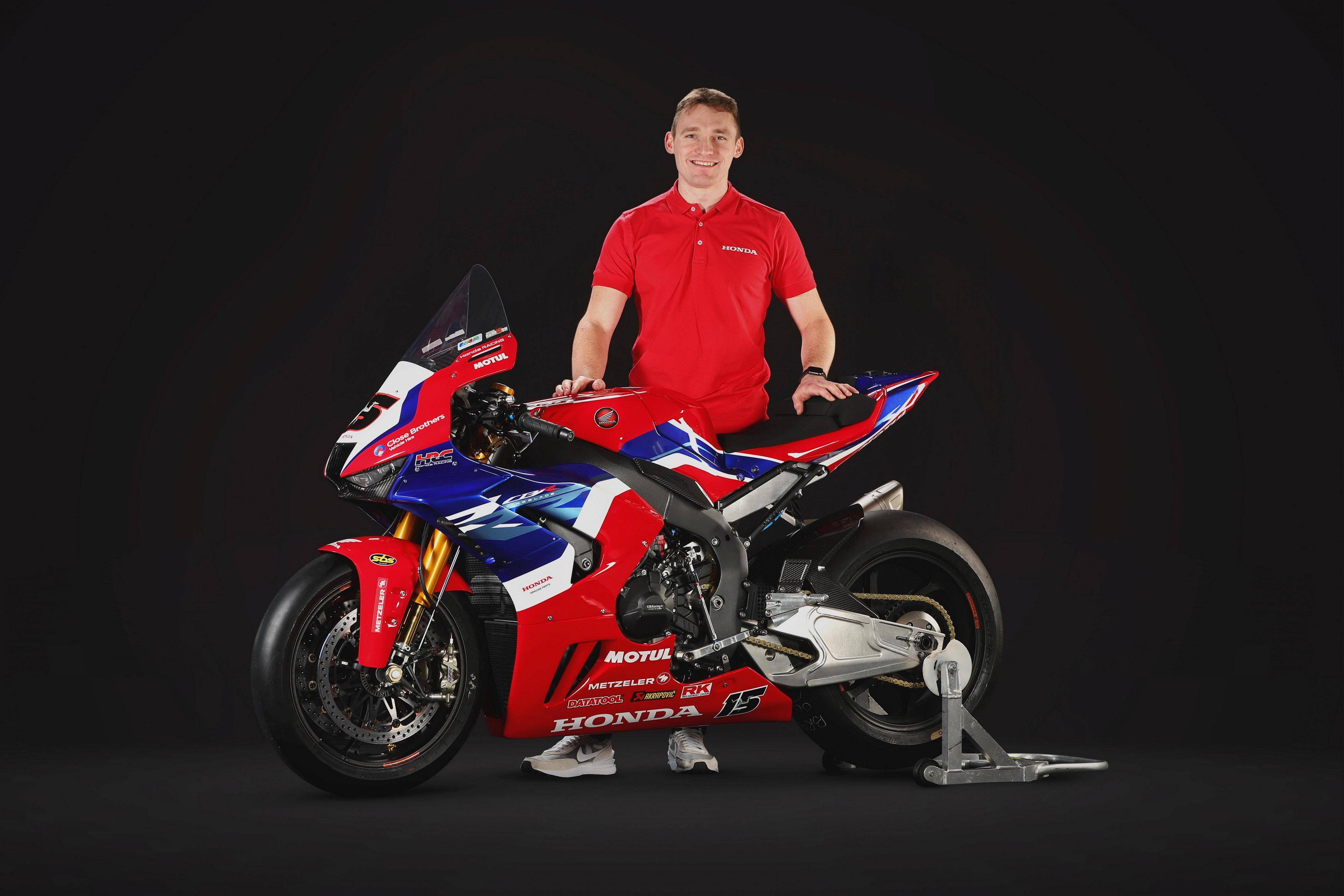 F1街道赛之夜,罗德里戈主宰比赛走向 F1街道赛之夜,罗德里戈主宰比赛走向