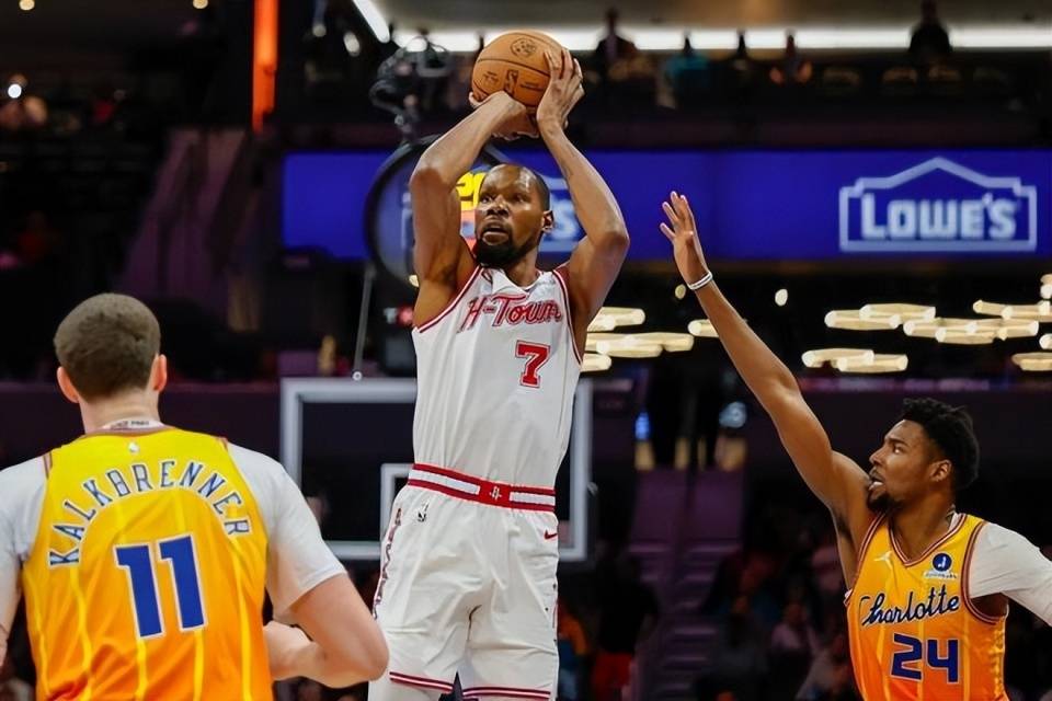 东决关键战之夜，杜兰特末节接管比赛