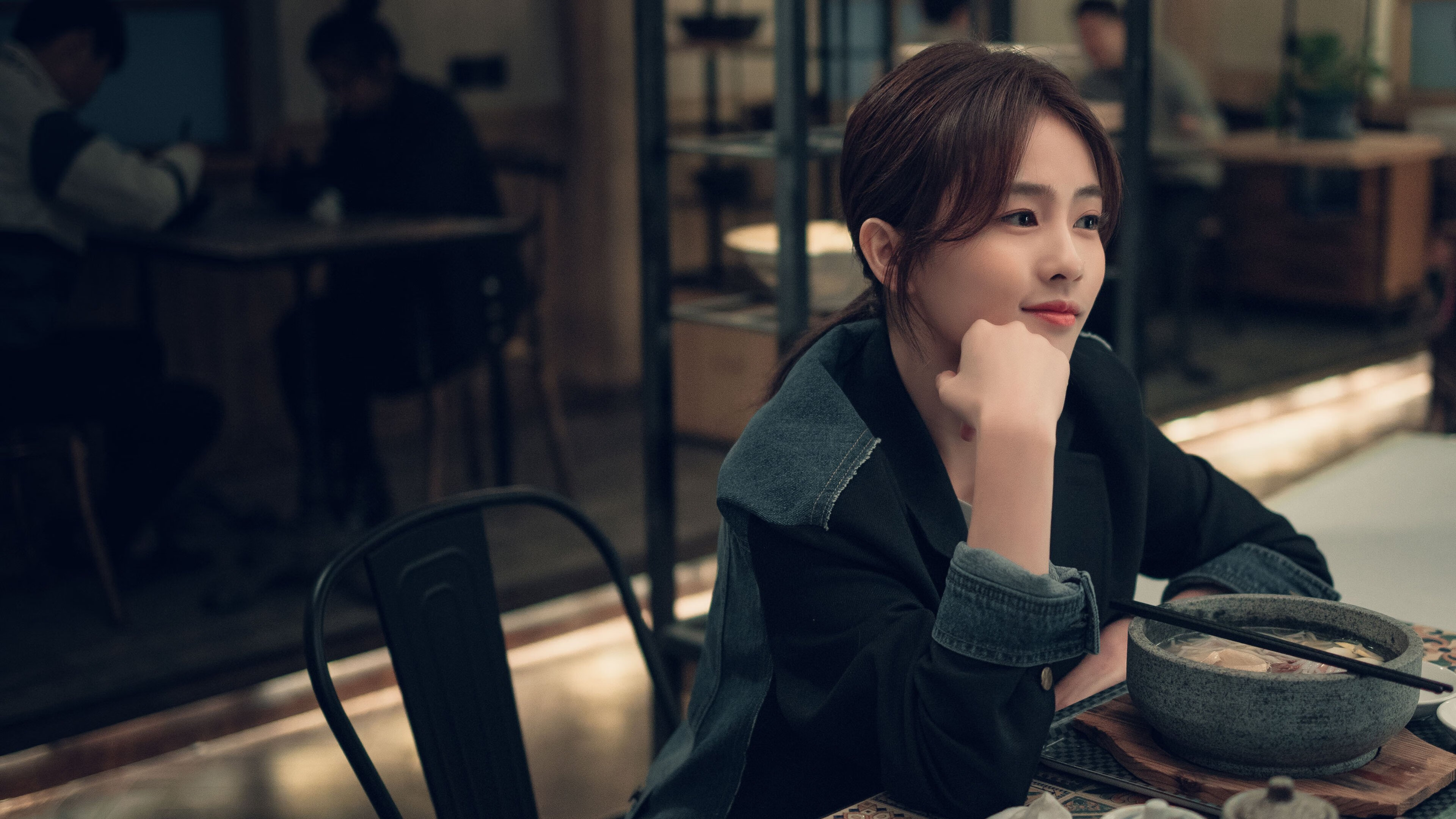 浓眉引领进攻狂潮，热火全面压制深圳队展现冠军底蕴